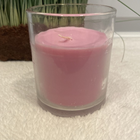 🆕SWEETHEARTS- Pink Votive Candle “ Melt my ❤️”- 3 oz - Picture 2 of 4